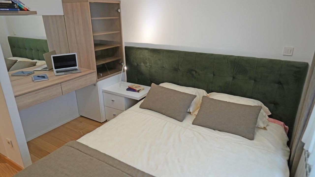 Captain'S Apartment Belgrado Esterno foto
