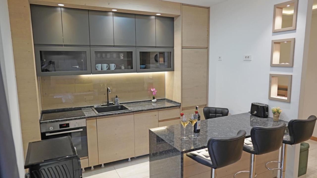 Captain'S Apartment Belgrado Esterno foto